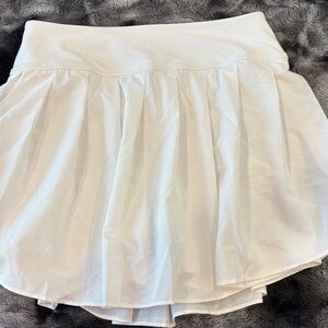 Old Navy White Pleated Skort